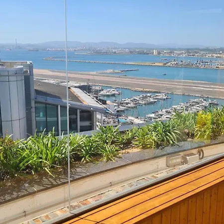 Ocean Plaza Apartment *