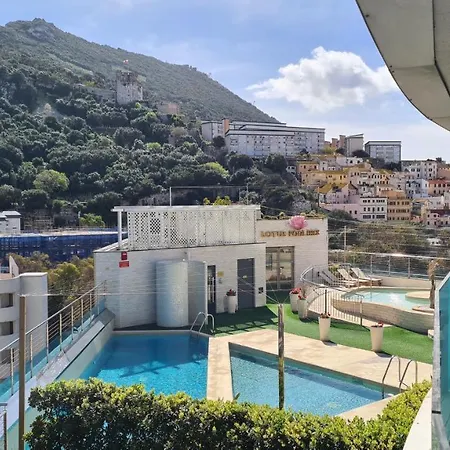 Ocean Plaza Apartment *